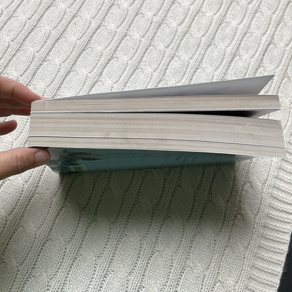 The Holy Bible for Kids 1148 pages with colored images paperback blue cover - Picture 9 of 12